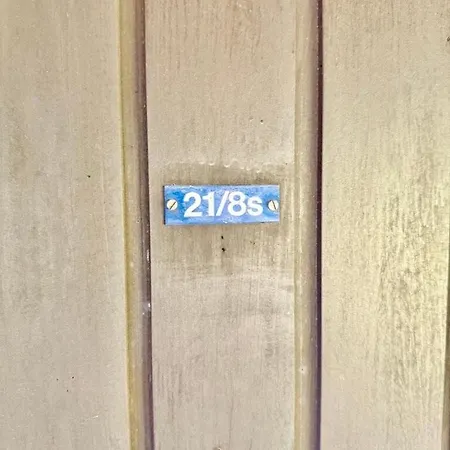 21 8s Beautiful 4 Peoples